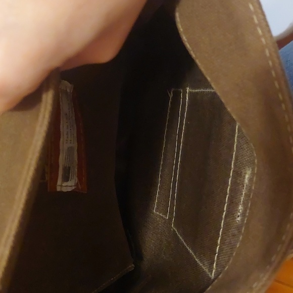 Mountain Leather Design Cross Body Bag - Picture 6 of 9